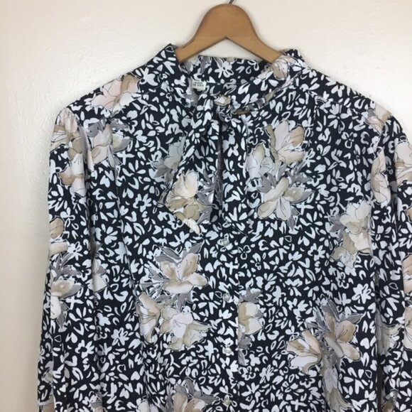 Vintage Inspired Floral Neck Tie Detail Blouse - Picture 3 of 8
